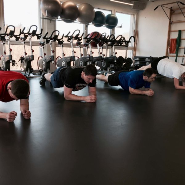 BGM Mobiliar 5 Gruppentraining Unterarmstütze